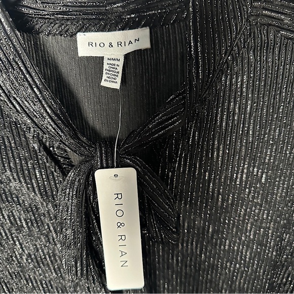 3/$20 💥 Long Sleeve Keyhole Bow Mock Neck Black & Silver Shimmery Blouse NWT - Picture 13 of 17